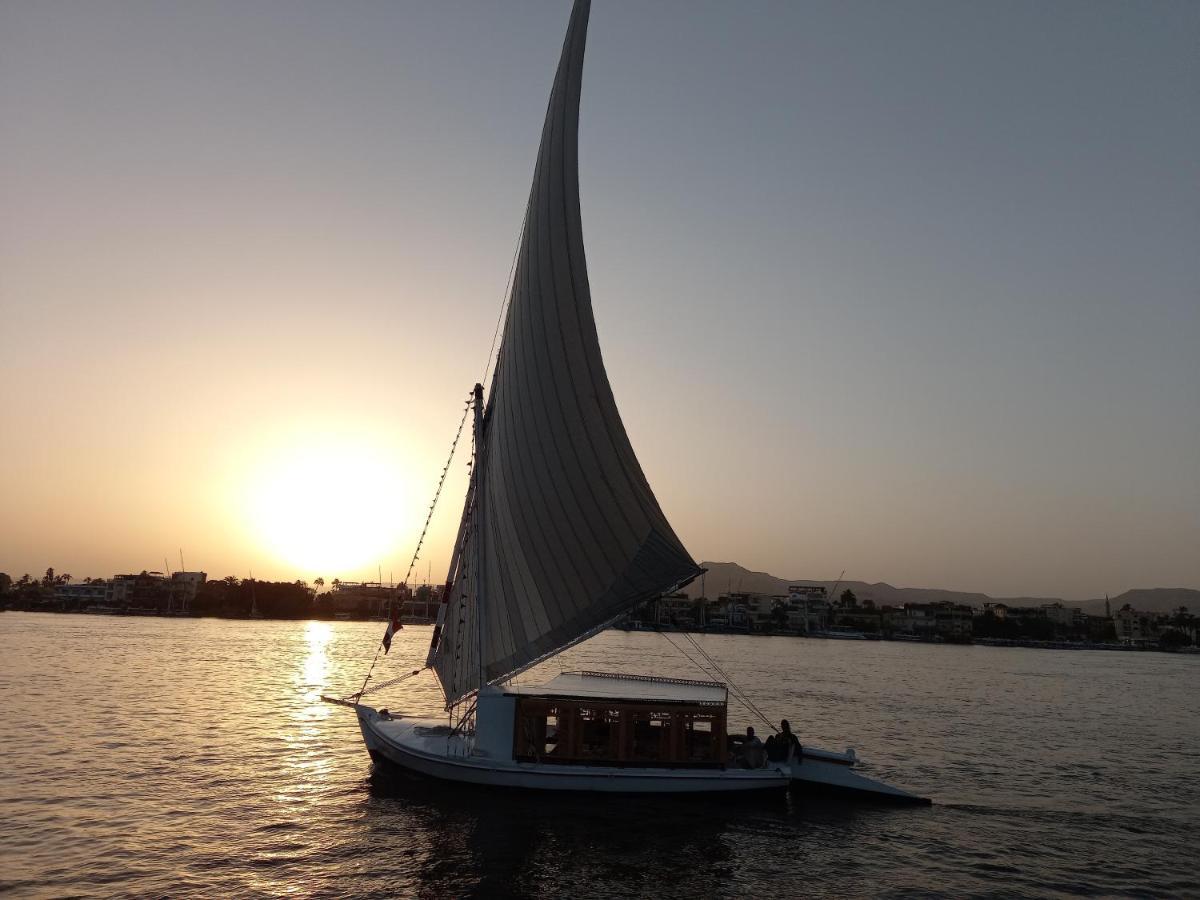 Nile Sunrise Felucca Boat Private Rental Luxor Exterior foto