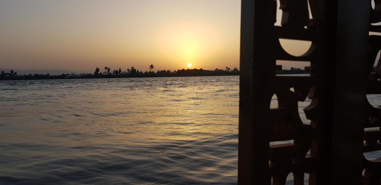 Nile Sunrise Felucca Boat Private Rental Luxor Exterior foto