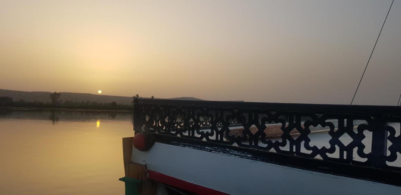 Nile Sunrise Felucca Boat Private Rental Luxor Exterior foto